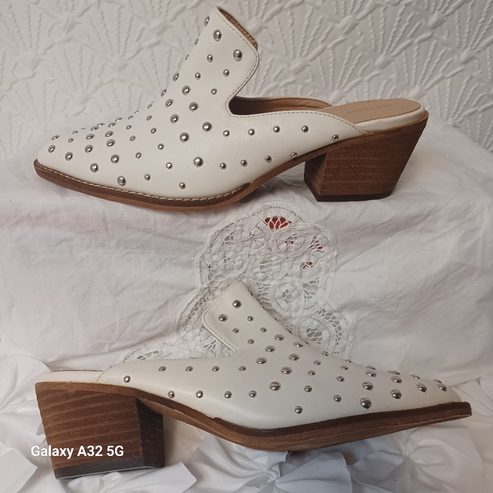 ARIDER GIRL Size 7.5 Studded White Mules - Picture 4 of 13